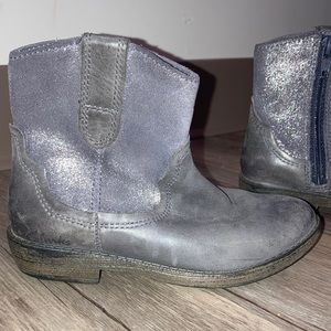 Clarks | Size 9 | Grey/Silver Leather Boots